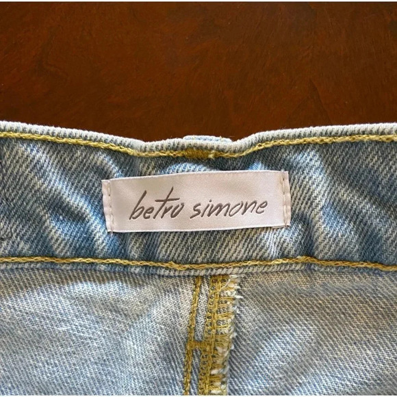 Betro Simone Anthro Light Wash High Waisted Distressed Mom Jeans Size 26 - Picture 5 of 10